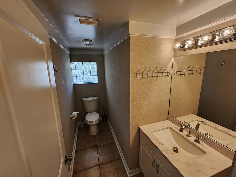 1320 E Central Blvd #C — Photo 9
