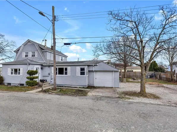 129 Gormley Ave, Portsmouth, RI 02871