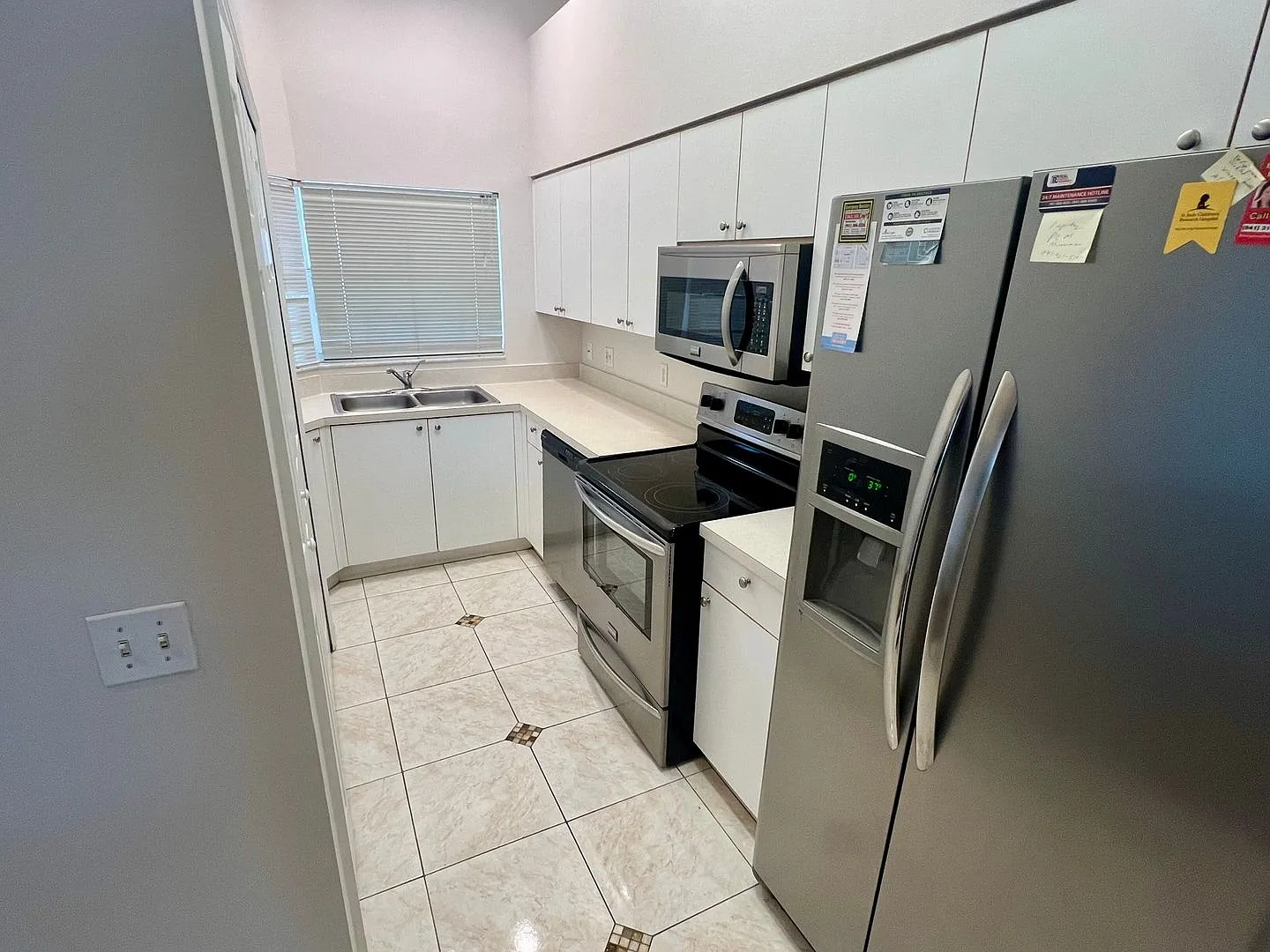 Plaza De Flores Gem: 2BR/2BA Sarasota Condo with Premium Amenities — Photo 3