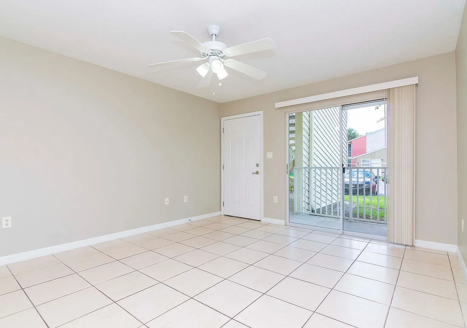 Ground Floor 1 Bedroom 1 Bath for Rent in Brandon, FL — Photo 2