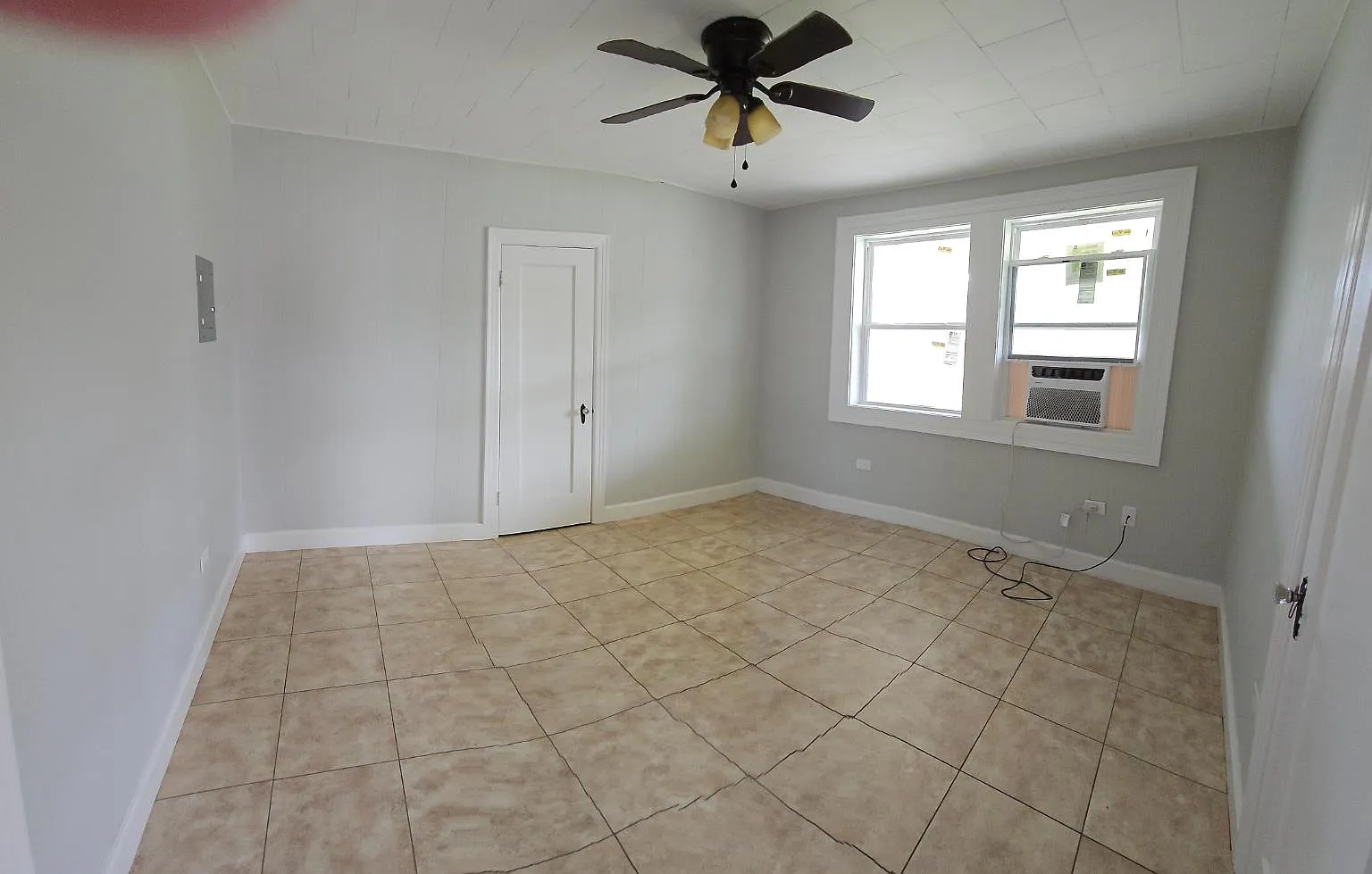 1755 Ridgefield Ave — Photo 3
