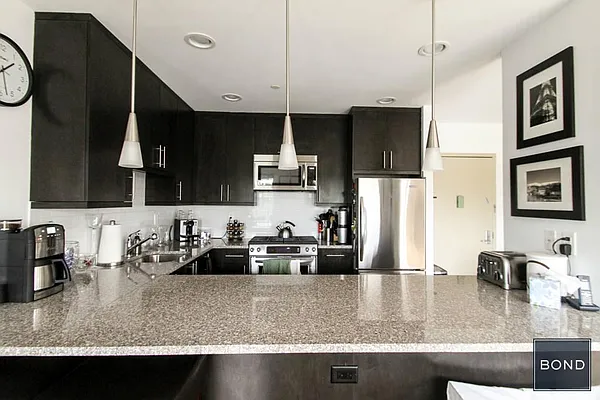 Rented by Bond New York | media 23