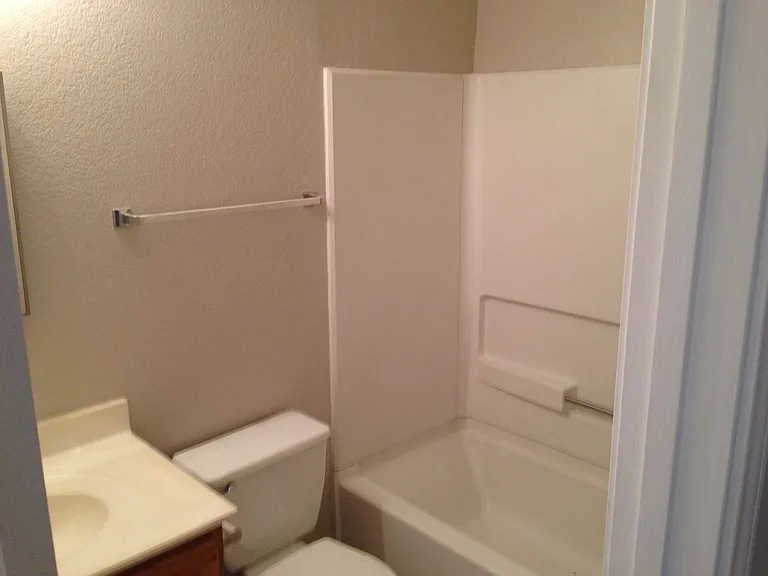313 Edgewood Cv — Photo 15