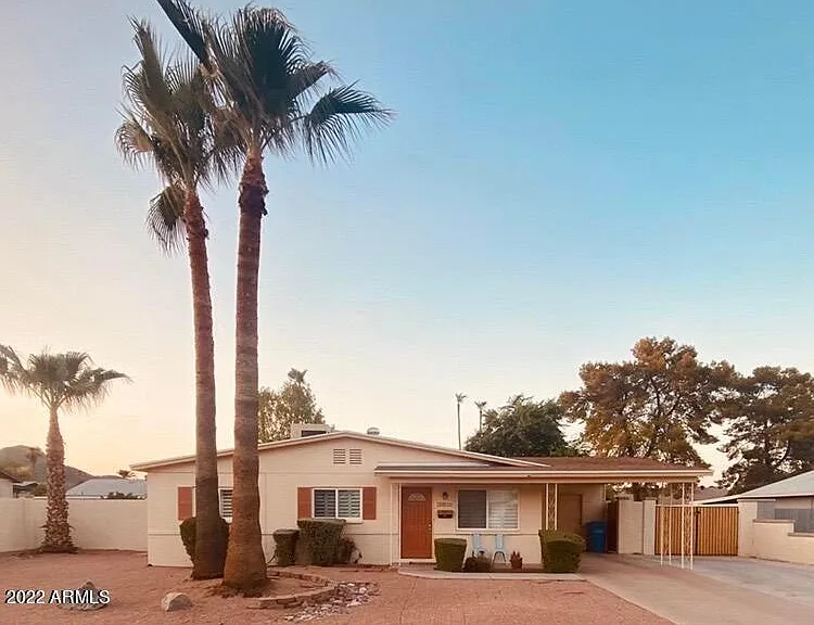 3016 E Corrine Dr — Photo 1