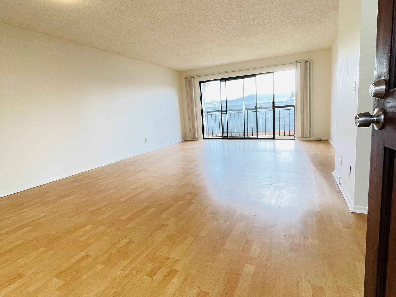 2 bed, 1100 sqft, $2,700 — Photo 3