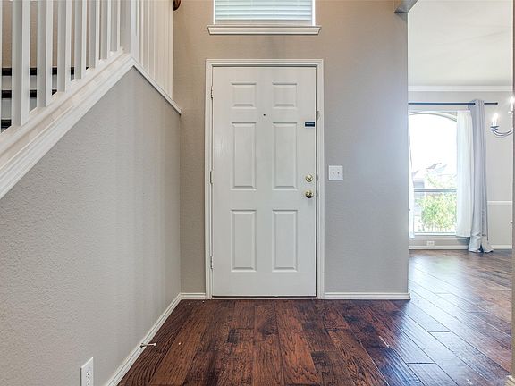 3rd image of 2912 La Vista Ln