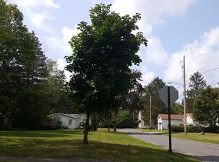 92 S Cedar St, Geneva, OH 44041