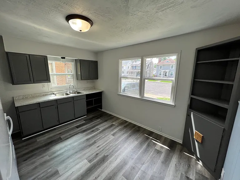 817 W Meadows Pl — Photo 5