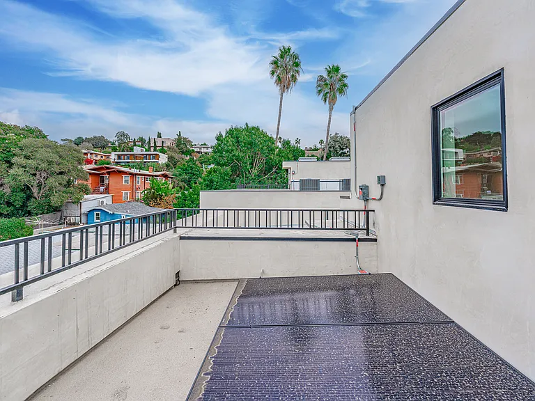 1342 Portia St — Photo 31