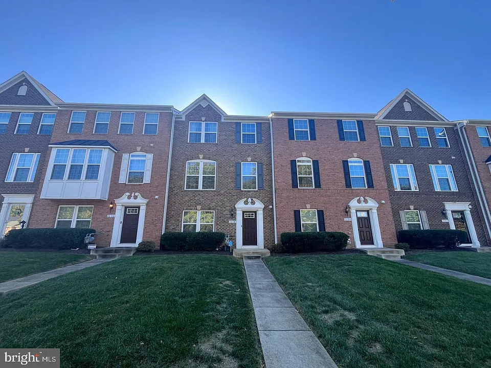 1118 Oakwood St