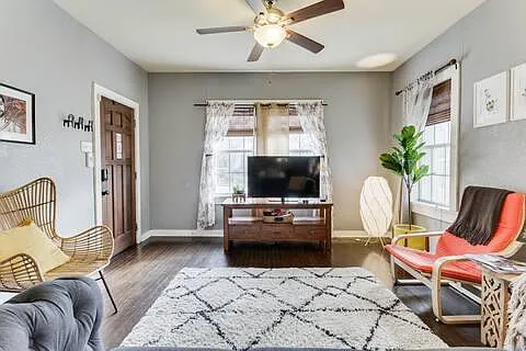 419 W Lullwood Ave — Photo 1