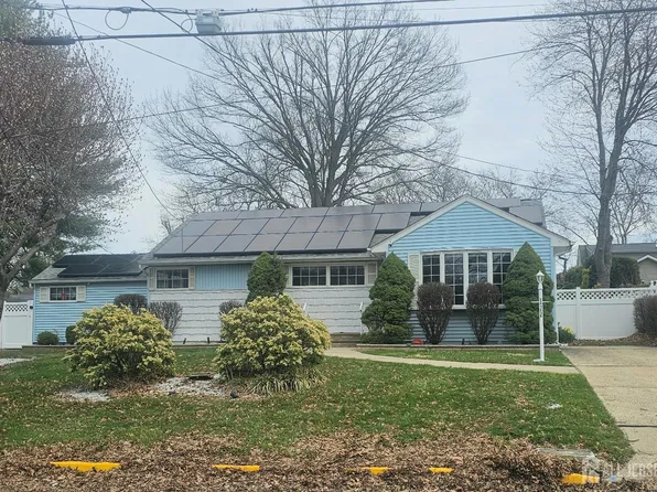 122 Spear St, Metuchen, NJ 08840