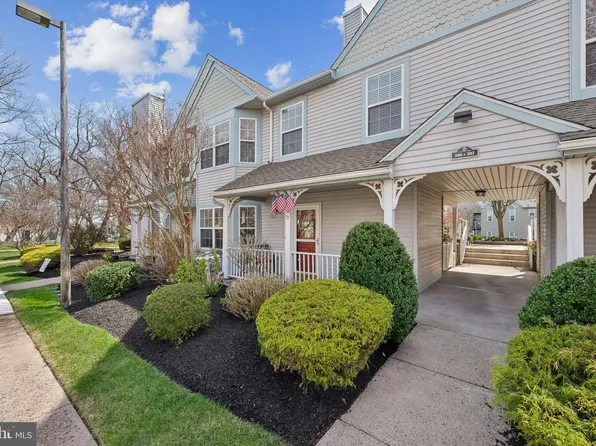 302 Sweetwater Dr, Cinnaminson, NJ 08077