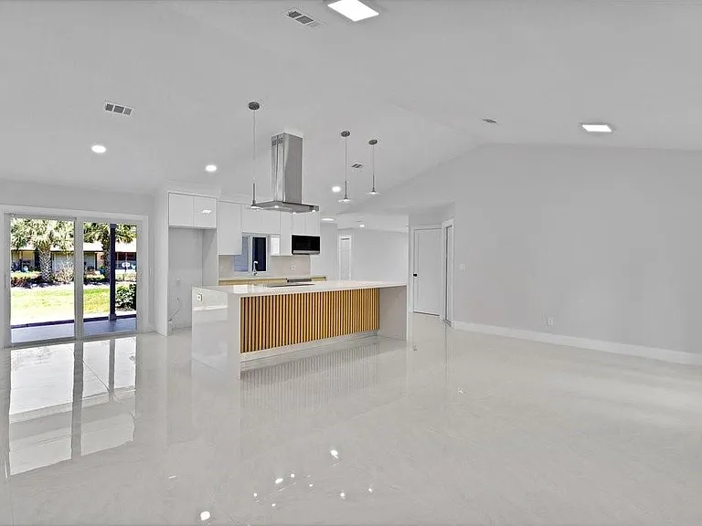 5760 36th Ln — Photo 11