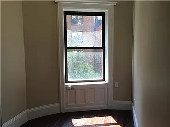 Rented by R New York