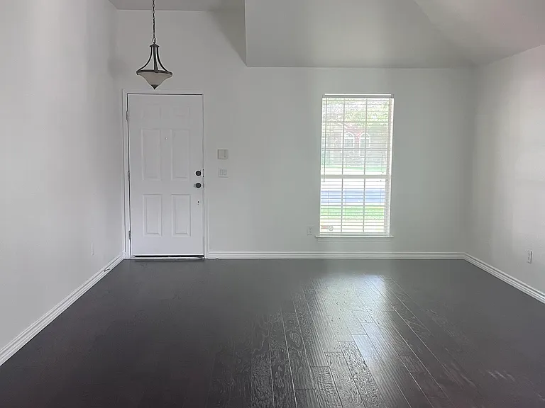 9021 Marthas Dr — Photo 4
