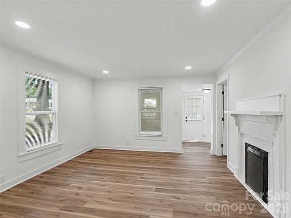 3rd image of 209 Caldwell St