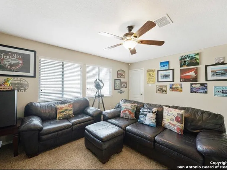 10415 Shire Country — Photo 32