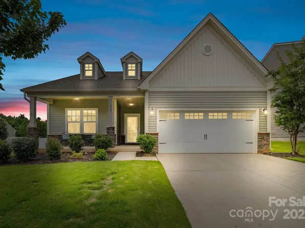 196 Sutters Mill Dr, Troutman, NC 28166