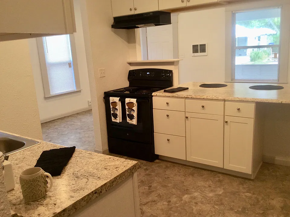 Kitchen, view to front of unit