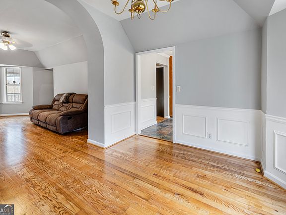 5th image of 132 Bleeker St