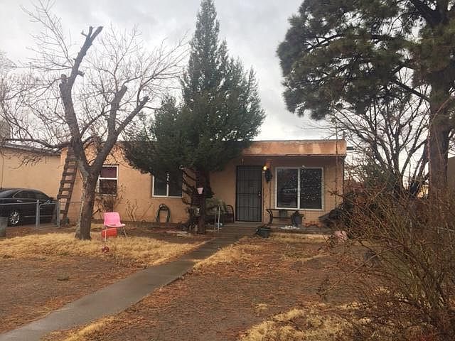 2nd image of 703 Alvarado Dr SE