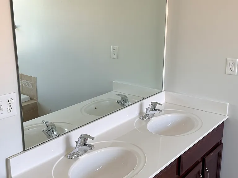 664 Penn St — Photo 16