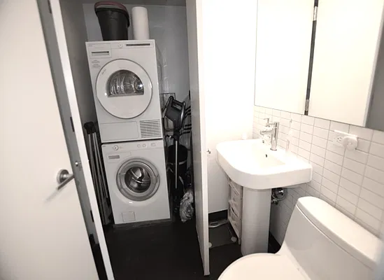 Rented by Manhattan Realty Group | media 8