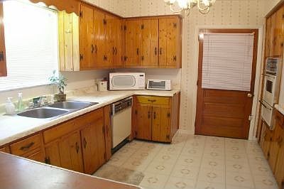 Beautiful wood cabinets!