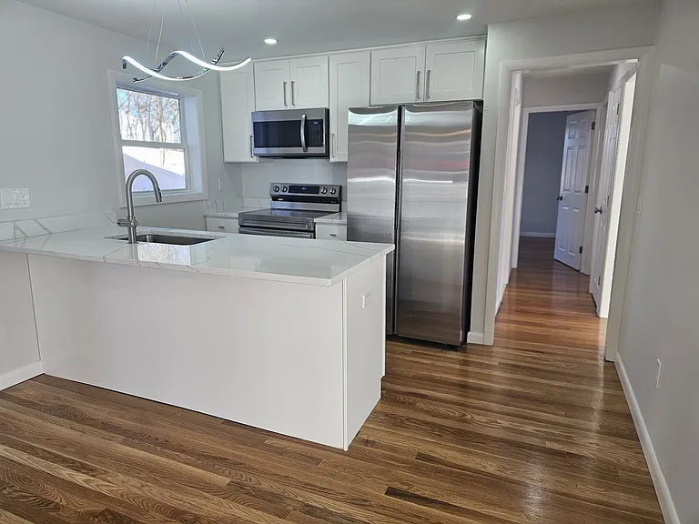 8 Sussex Ln — Photo 16