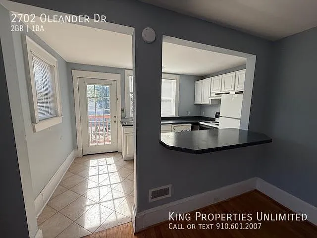 2702 Oleander Dr — Photo 3