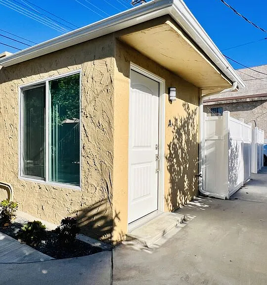 1056 Winchester Ave #B — Photo 6