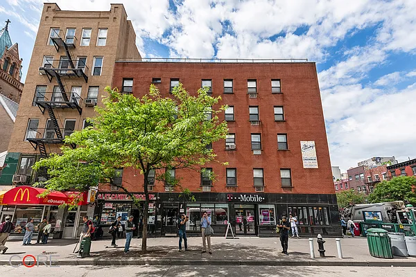 Rented by CORE | media 21