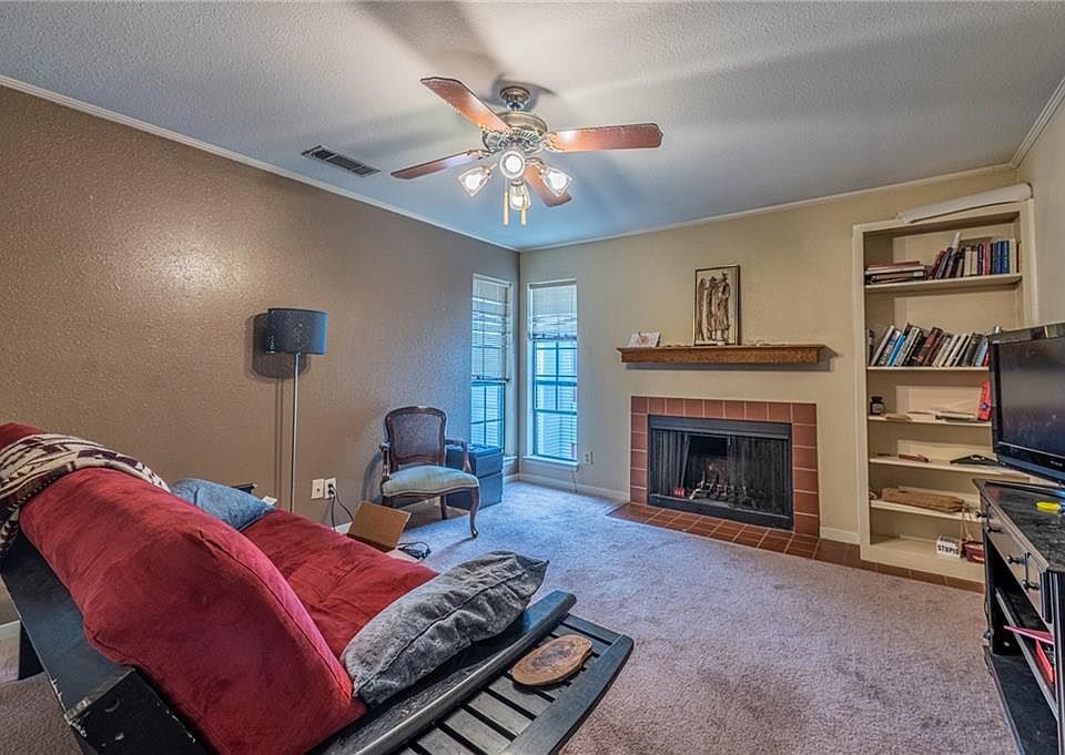 2nd image of 1510 W North Loop Blvd APT 1124