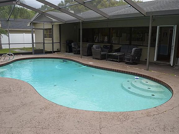 3rd image of 2460 Fayette Dr W