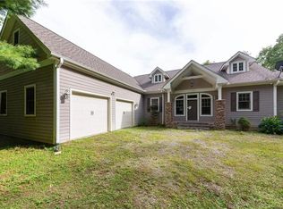 680 Fairview Forest Dr, Fairview, NC 28730