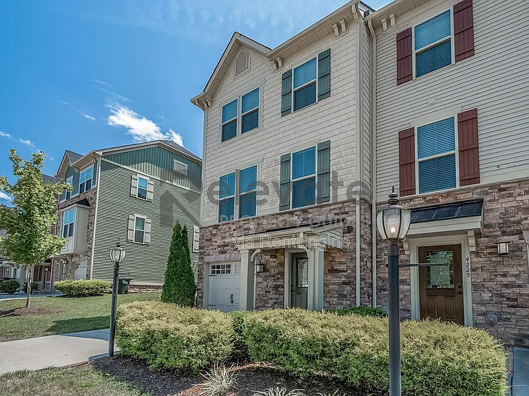 4223 New Hermitage Dr — Photo 3