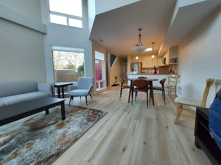 NW Lakeway Ln — Photo 10