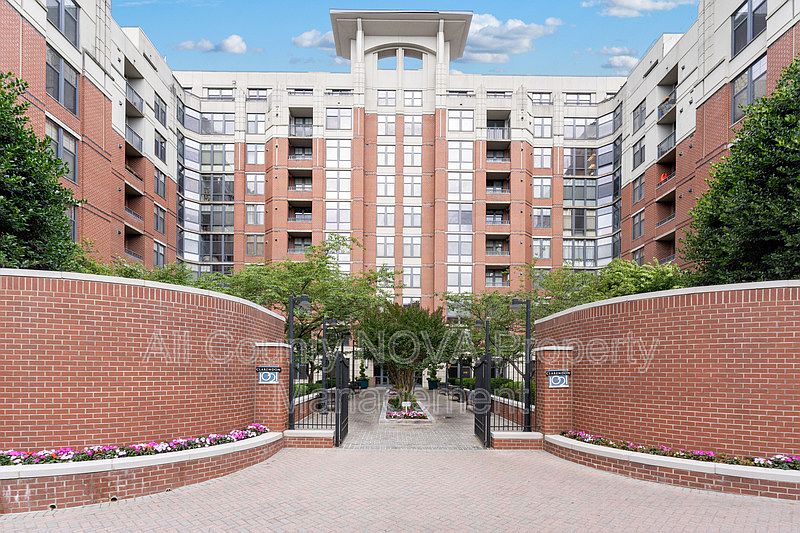 1st image of 1021 N Garfield St APT 621