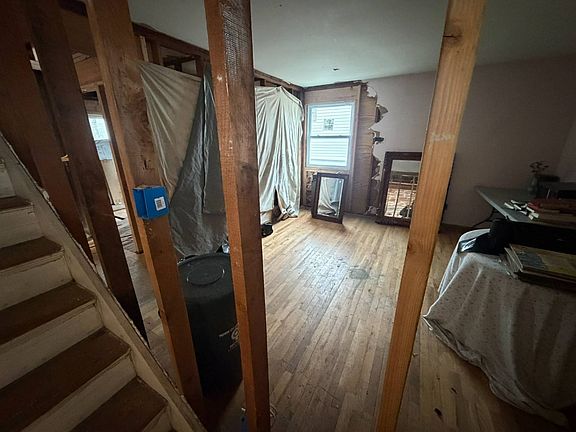 4th image of 64 Heathcote Rd