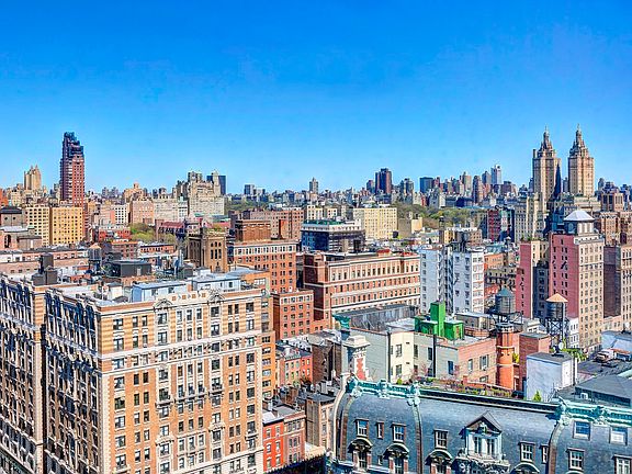 4th image of 2039 Broadway #26B