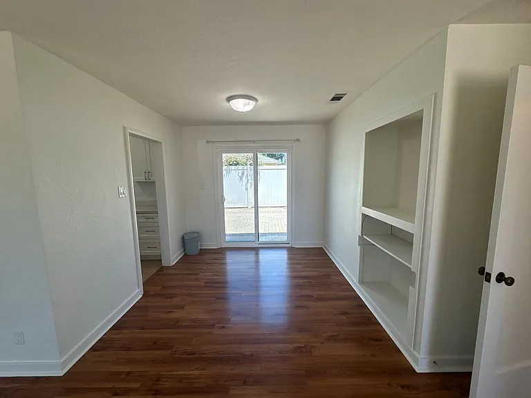 209 E Laurel Dr — Photo 6
