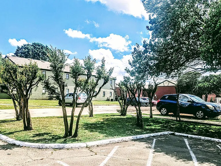 Modern Waco Living Zero Deposit Apartments Near Baylor, 1800 Waco — Photo 24