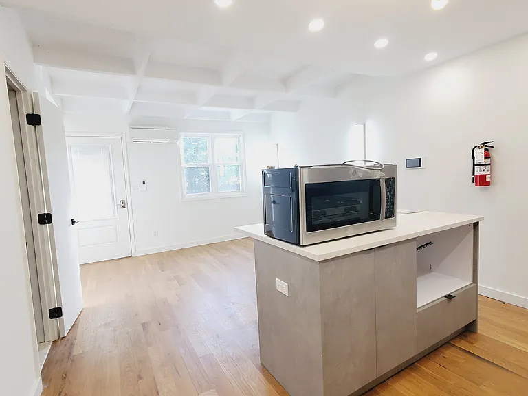 100 Chestnut St #2 — Photo 2