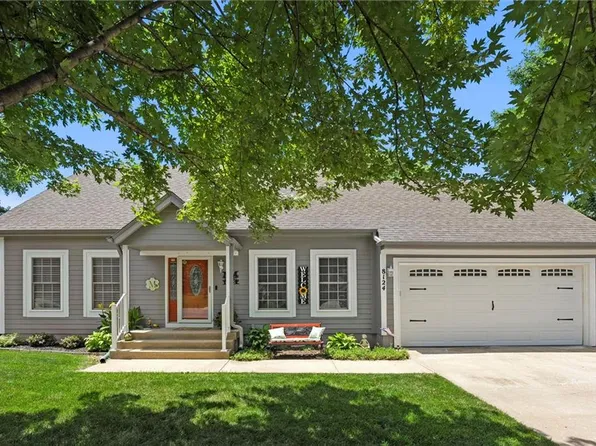 8124 Swarner St, Lenexa, KS 66219