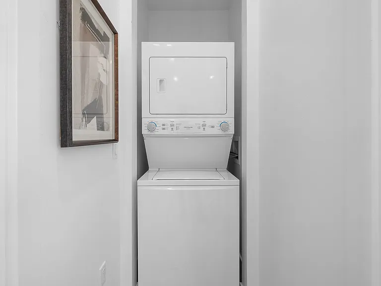 2838 E St #2 — Photo 13