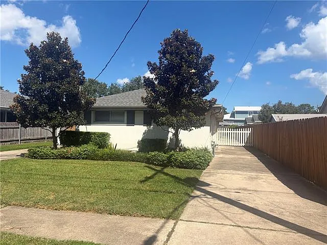3 bed, 2.0 bath, 1435 sqft, $2,200 — Photo 2