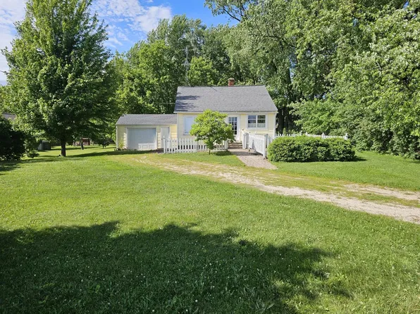 8906 North AVENUE, Cleveland, WI 53015