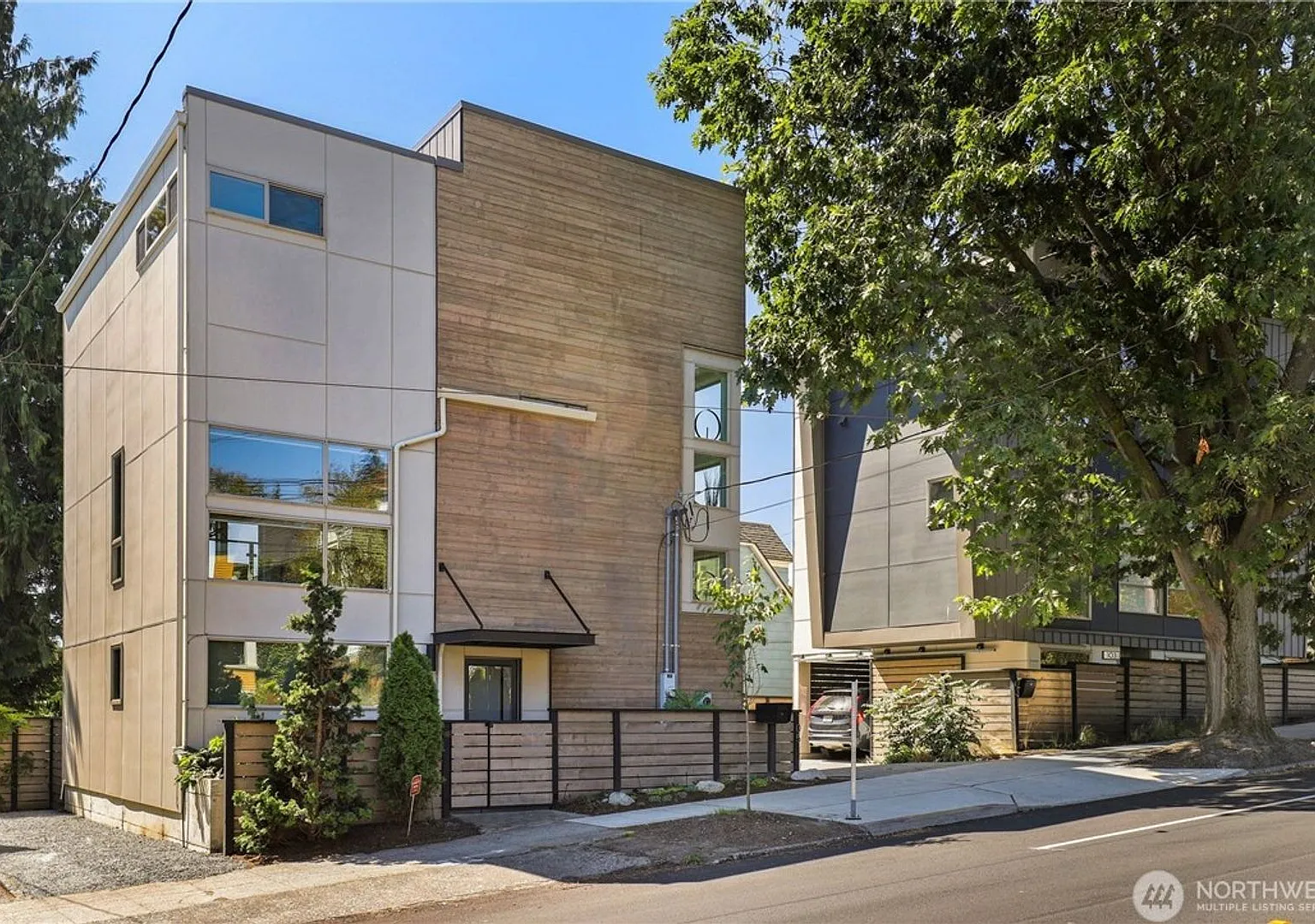 3Bd/3.5Ba Seattle Townhome — Photo 1