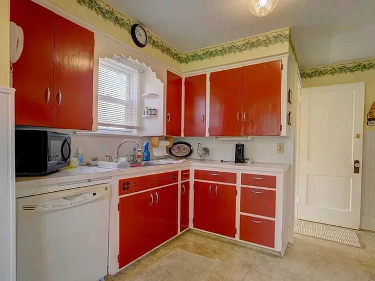 1200 Lily St — Photo 5